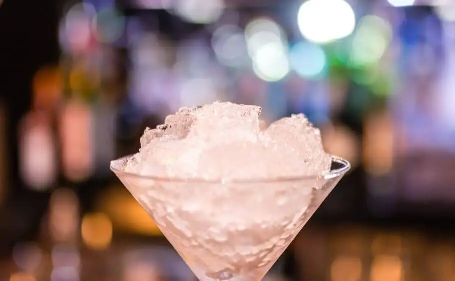 Hielo preparado para cócteles.