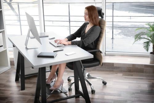 Conoce las buenas posturas para el trabajo