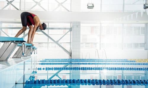 Nadar piscina