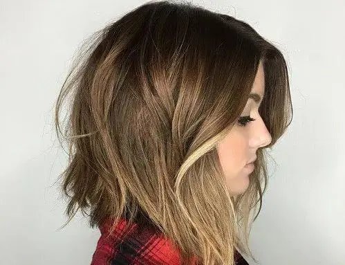 Peinado tipo long bob.