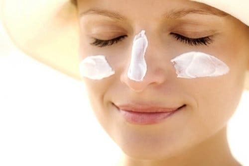 Protector solar rostro