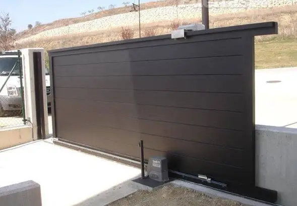 Puerta de garaje corredera.