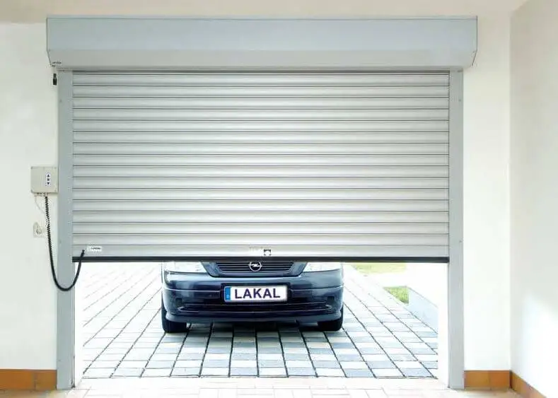 Puerta de garaje enrrollable.