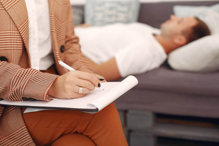¿Por qué los psicólogos también van a terapia?