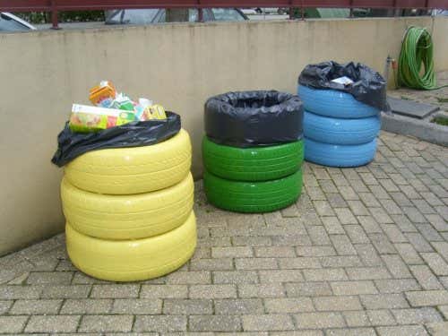 Se pueden realizar cestos reciclados de basura con neumáticos.