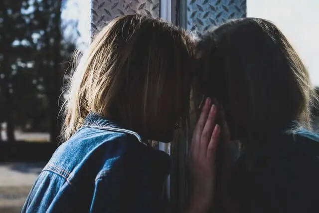 La mente de un bipolar es compleja. Por ello necesita terapia.