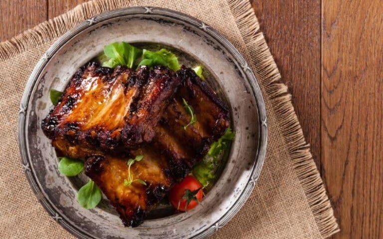 Prepara estas deliciosas costillas guisadas acompañadas de patatas