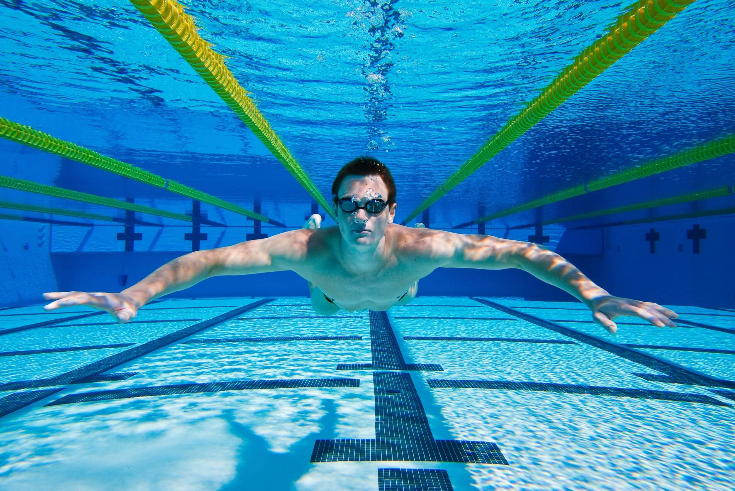 Nuotare per migliorare la resistenza fisica.