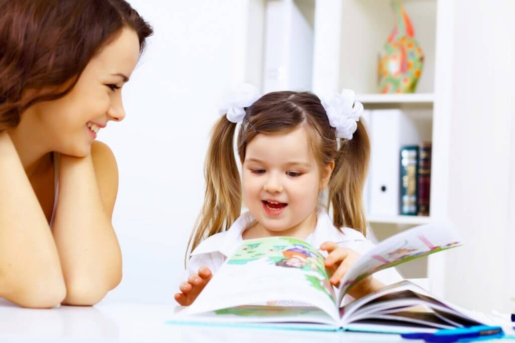 El espacio de lectura de los niños debe ser acogedor.