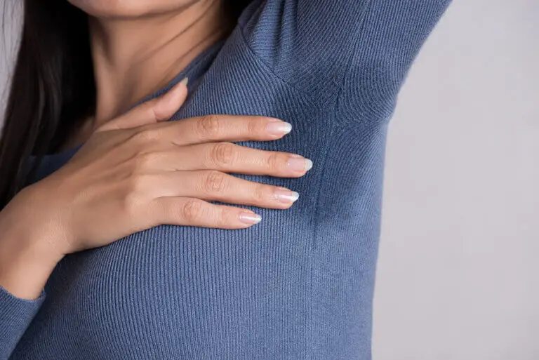 Cómo quitar las manchas de sudor en la ropa