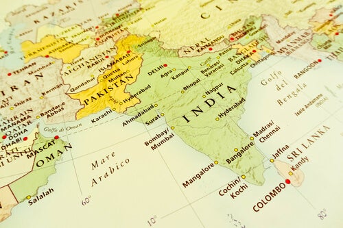 Le baiser singapourien est né en Inde.