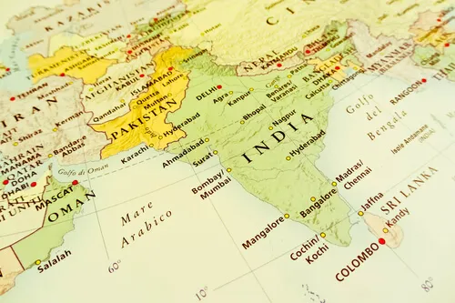 Le baiser singapourien est né en Inde.
