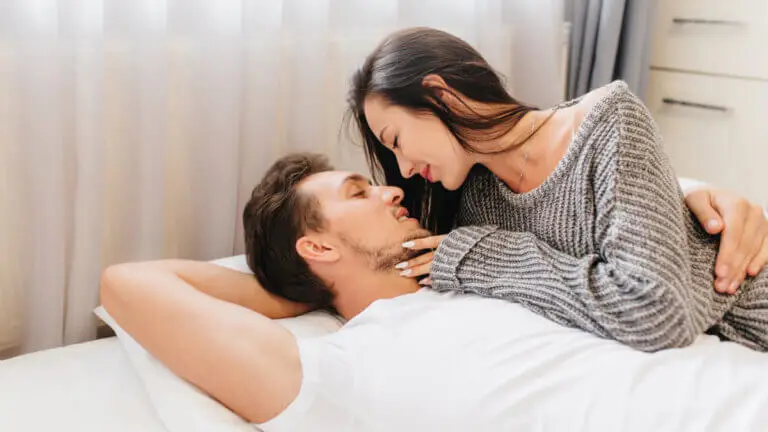 40 frases para excitar a un hombre en la cama