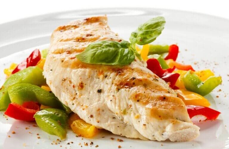 Deliciosa pechuga de pollo con verduras