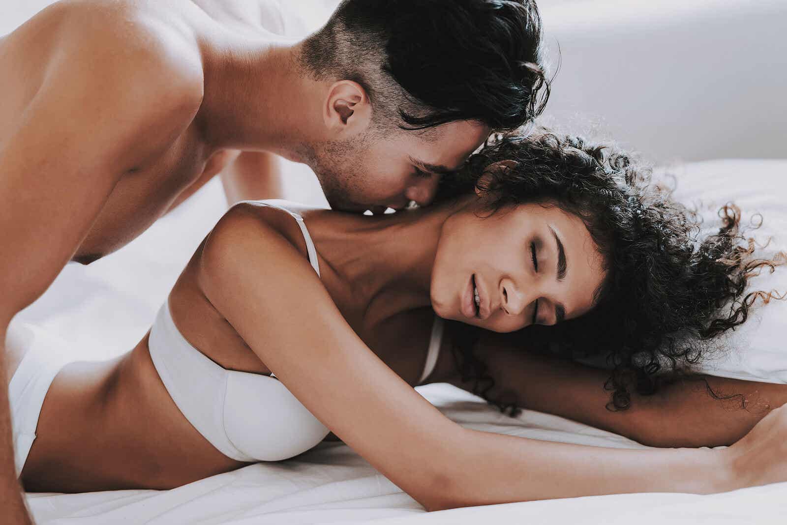 7 posturas que facilitan la práctica del sexo anal