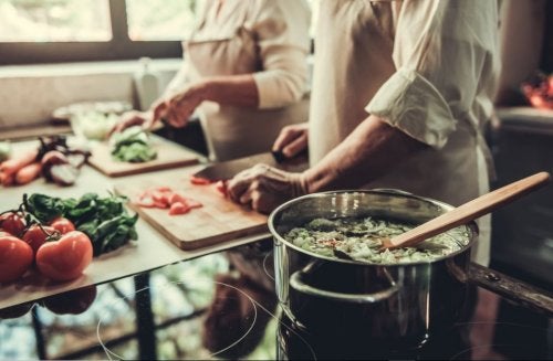¿Cómo preparar sopas saludables?
