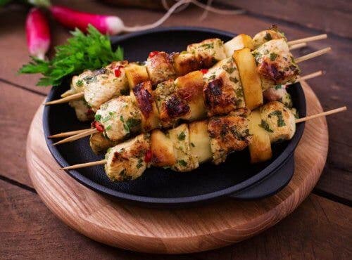 Receta casera de brochetas de pollo