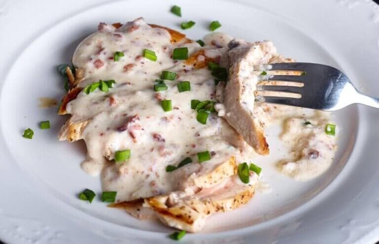 Deliciosa receta de pechuga de pollo en salsa de queso
