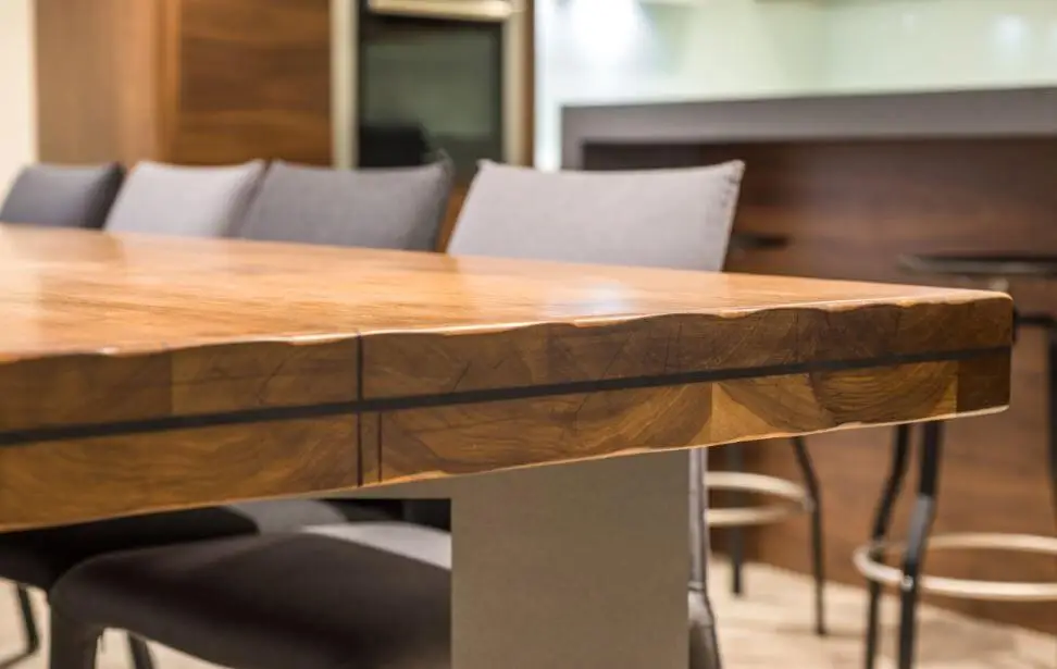 Resanar objetos de madera.