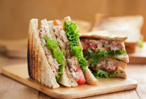 Sandwich de atún.