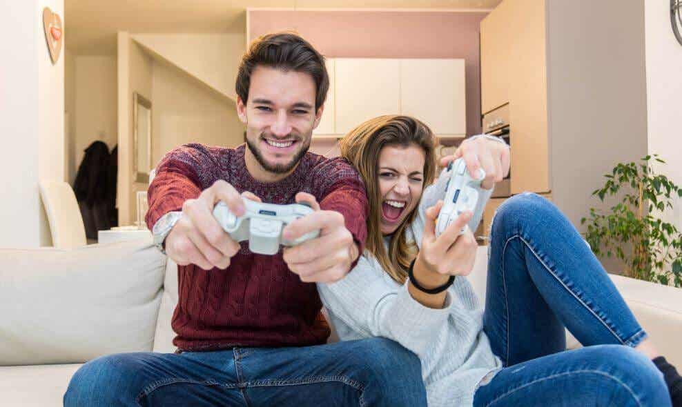 Adultos con videojuegos para libera el estrés.