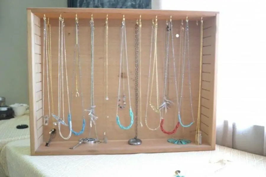 joyeros con materiales reutilizables: cajas de vino