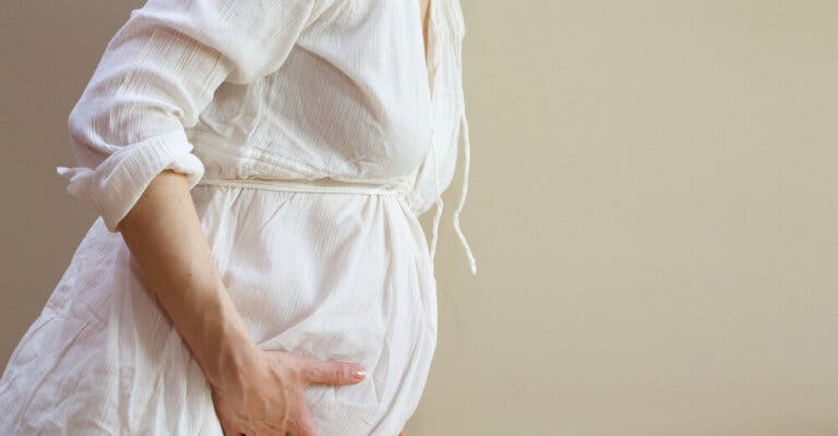 ¿Por qué puede ocurrir un aborto espontáneo o aborto natural?