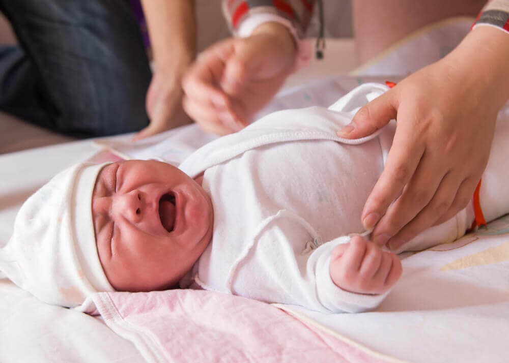 ¿Por qué un bebé llora cuando va a dormir?
