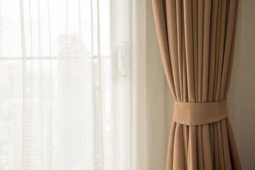Las cortinas en colores pasteles se han puesto actualmente de moda.