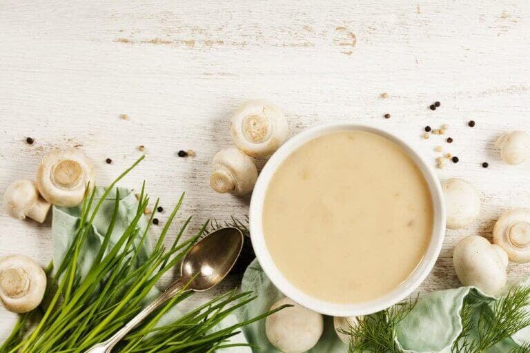 ¿Cómo preparar una crema de champiñones?