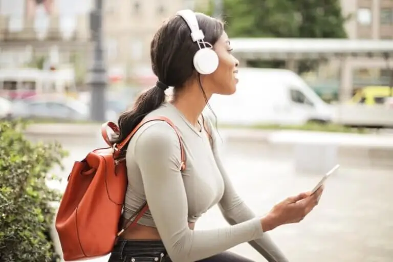 Daños que trae la mala utilización de los audífonos y su uso adecuado