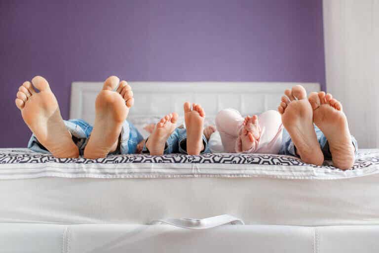 Por qué hay que dejar dormir a los niños junto a los padres