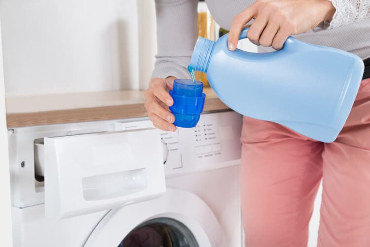 Prepara tu propio detergente ecológico.