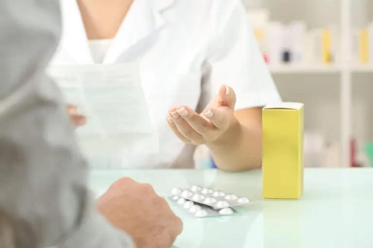 ¿Por qué los antibióticos necesitan receta para ser dispensados?