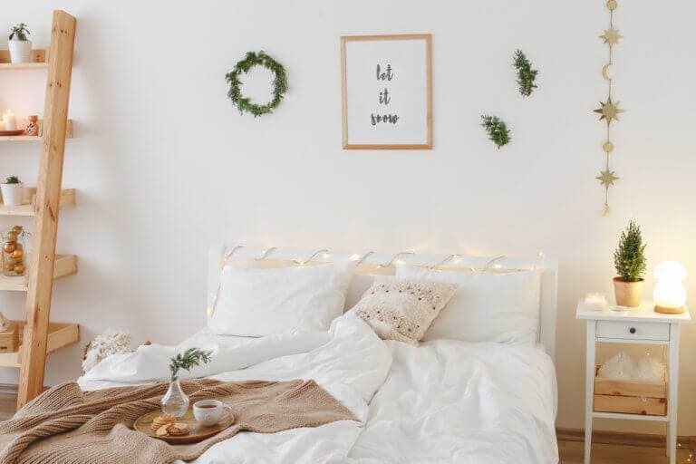 Dormitorio blanco estilo minimalista o nórdico.