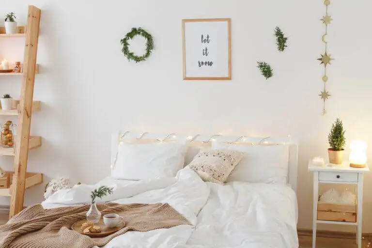 Dormitorio blanco estilo minimalista o nórdico.