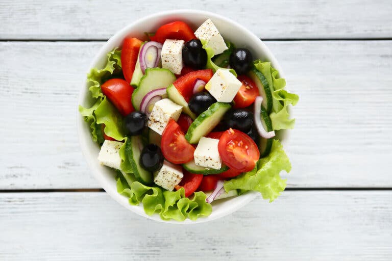 Receta para sorprender con una deliciosa ensalada griega