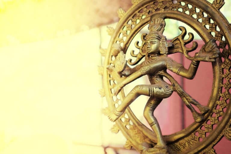 Conoce aquí la historia del yoga