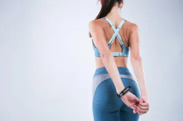 4 estiramientos que te ayudarán a corregir tu postura