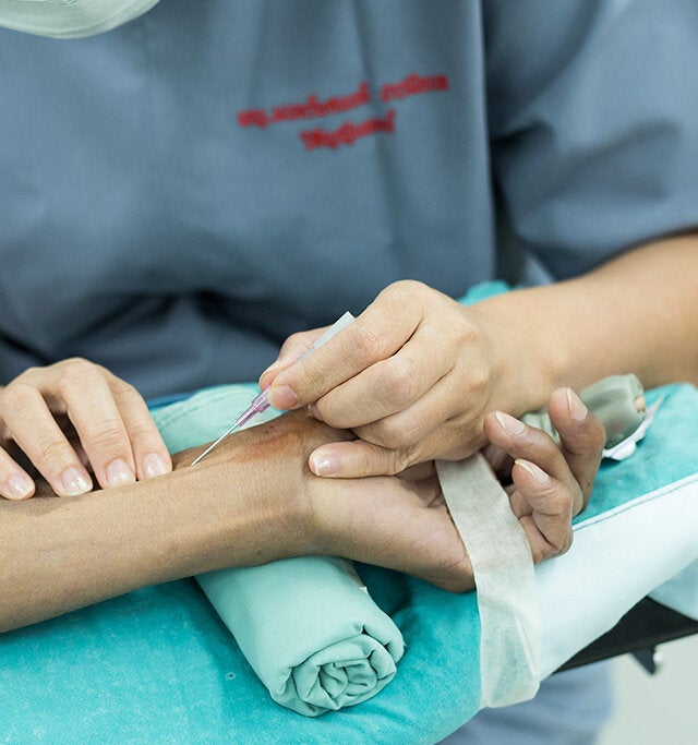 Prueba esta ensalada rusa en tus comidas. ¡Receta fácil! - Mejor con Salud