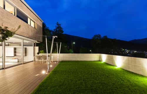6 formas de iluminar tu jardín en las noches