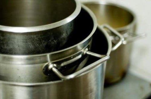Materiales de cocina: cómo tener ollas relucientes.