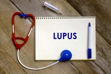 ¿Cuáles son los factores de riesgo del lupus?