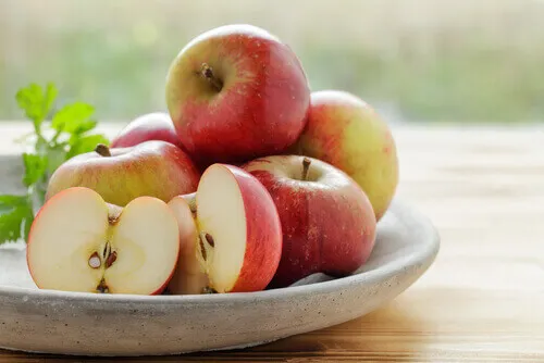calmar las agruras con manzana