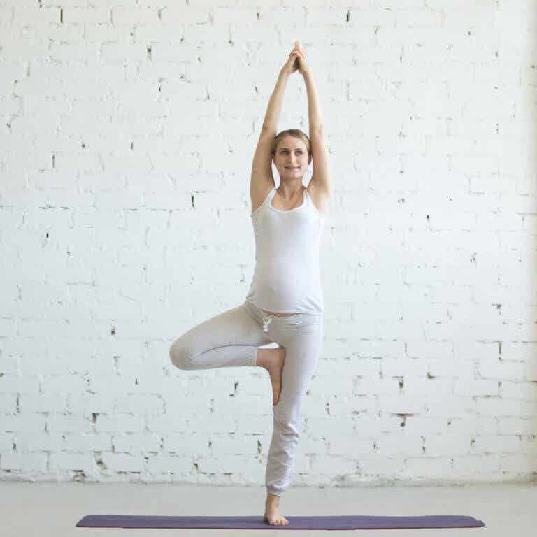 Yoga y embarazo: ¿Qué posturas puedo practicar?