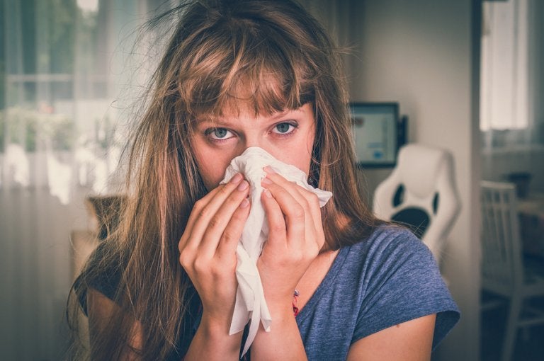 ¿Cuáles son las diferencias entre la rinitis alérgica y el resfriado común?