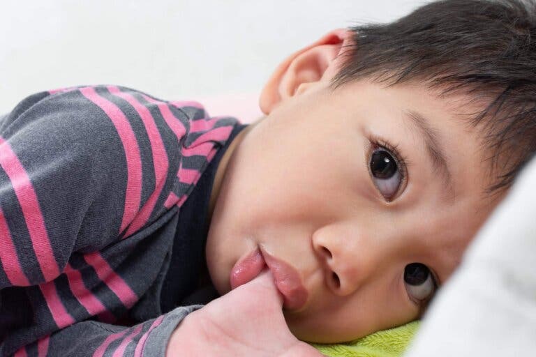 4 tips para evitar que tu hijo se chupe el dedo