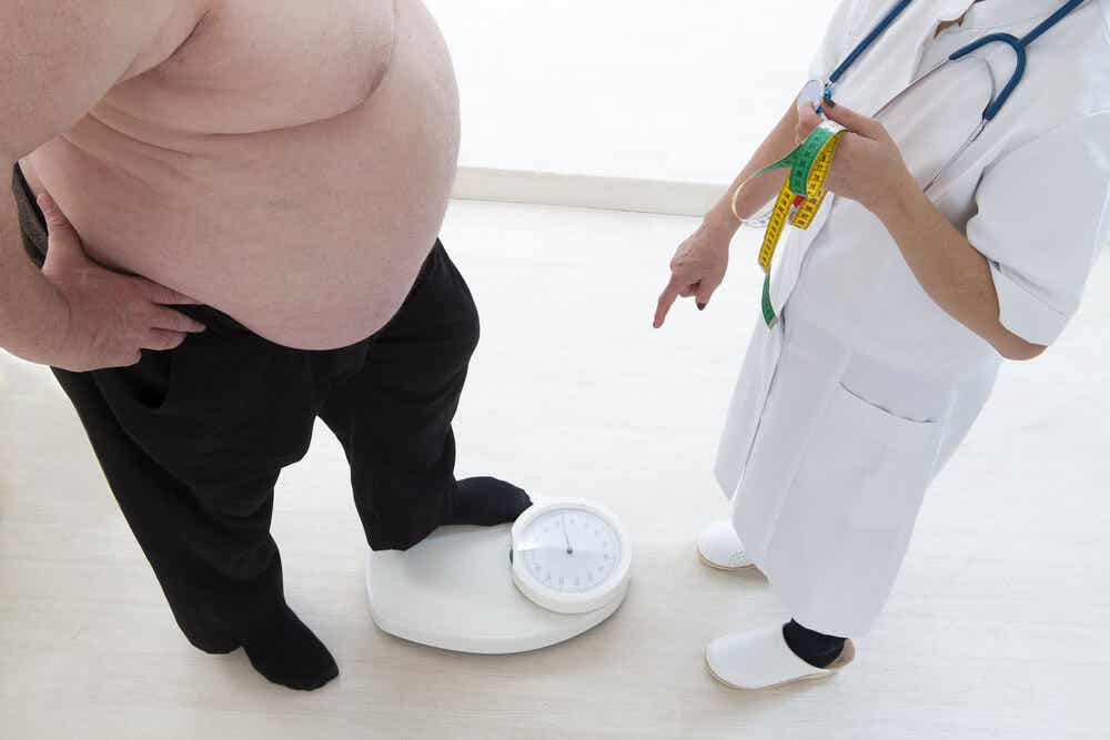 La inflamación puede ser provocada por la obesidad.
