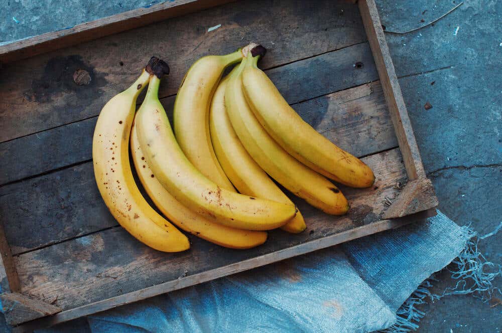 Plátano, alimento que aporta vitaminas del complejo B