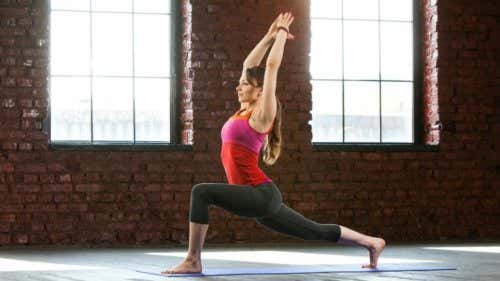 Ejercicios de yoga para adelgazar: postura del guerrero